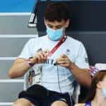 Tom Daley knitting while watching Olympic diving competition.